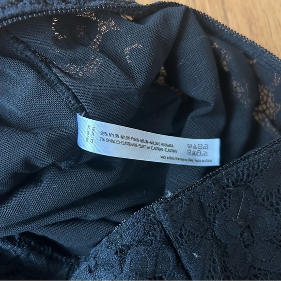 Urban Outfitters Out From Under Black V-Neck Lace Bodysuit Women’s Size Medium - Picture 5 of 6